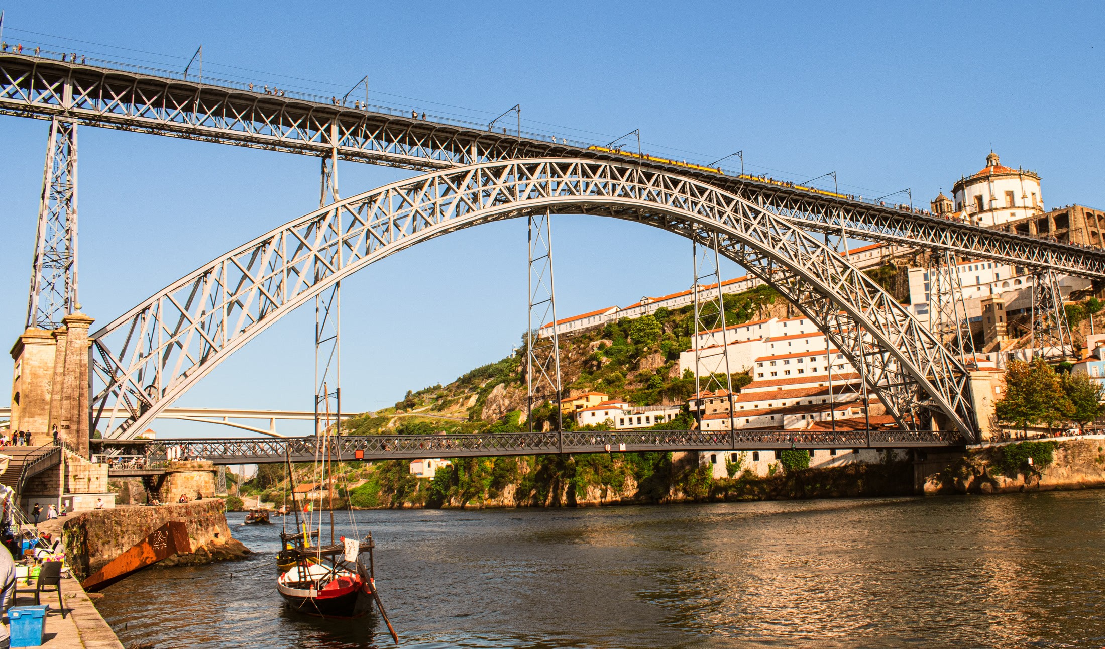Ponte Dom Luís I sobre o Rio Douro, no Porto