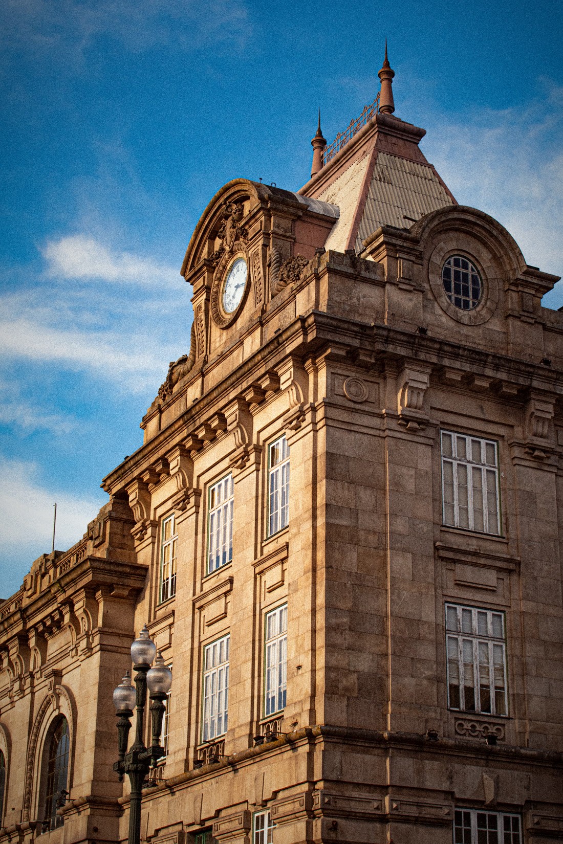 Torre do relógio da Estação de São Bento, no Porto